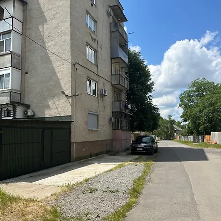 Уютная Однокомнатная Квартира Возле Басейнов Berehove  Exterior photo